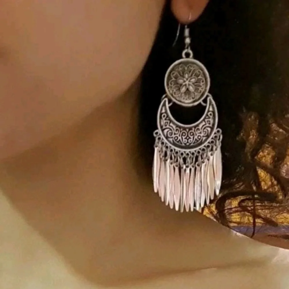 bohemian tassel drop silver metal earrings - Picture 5 of 7